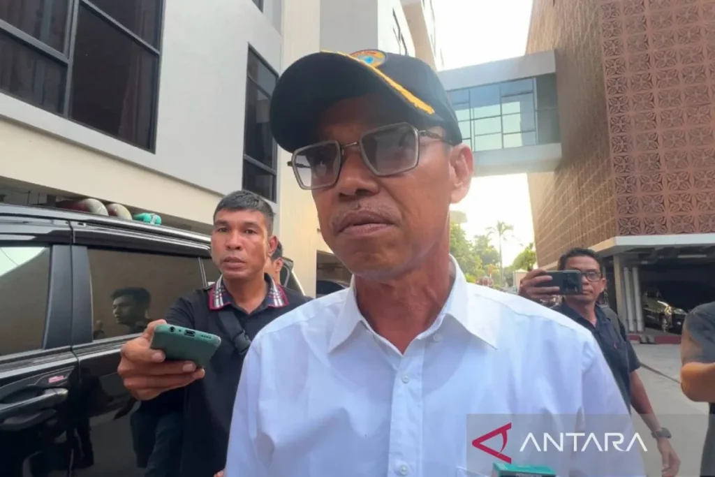 Afrizal Sintong,Mantan Bupati Rokan Hilir,Diperiksa kejati Riau ( FOTO : Antara)