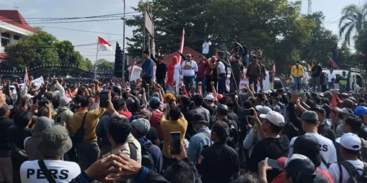 Bupati Pati Didemo Warga dan Mundur dari Jabatan. SUMBER FOTO ANTARA