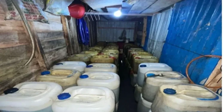 Sindikat Solar Subsidi di Rohil Dibongkar SUMBER FOTO : ANTARA RIAU