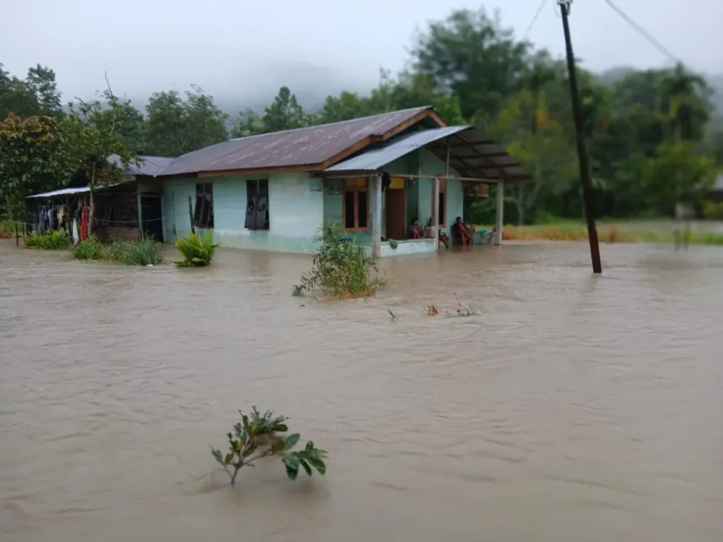Empat Kabupaten di Sumut Dihantam Banjir dan Longsor