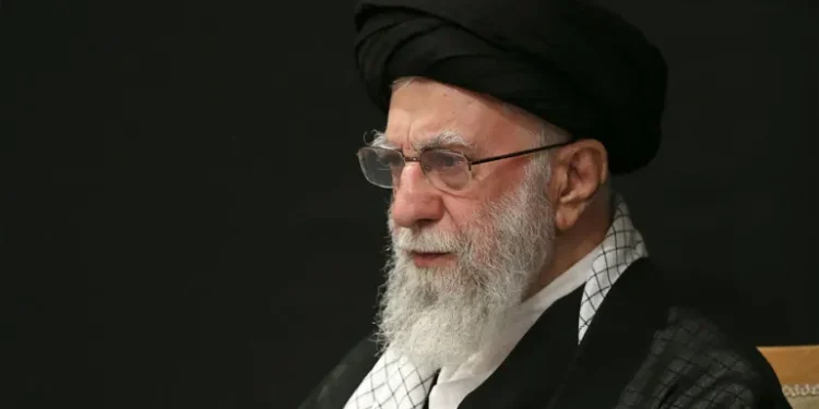 Ayatollah Ali Khamenei Disebut Gugur, Iran Balas Serangan AS–Israel. FOTO : Handout via AFP